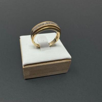 Unisex 10k Gold Ring w/ Diamond Accents (5.12 grams)	
