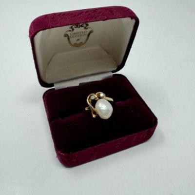 14k Gold Ring w/ Large Pearl & Diamond Accent (4.69 grams)	