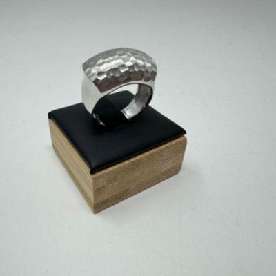 18k Bulky White Gold Ring w/ Hammered Metal Design - 8.49 grams ﻿	