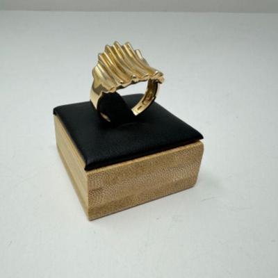 14k Gold Textured Ring in Ridged Design (6.4g)	