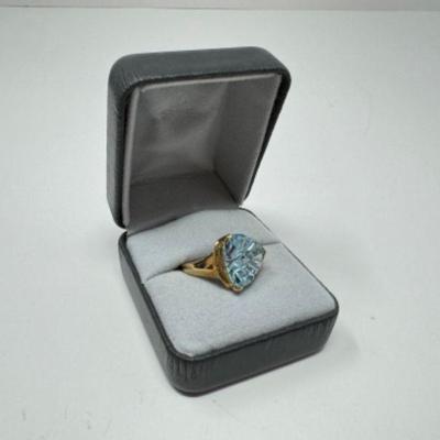 Blue Topaz Ring in 14k Gold (5.47 grams)	
