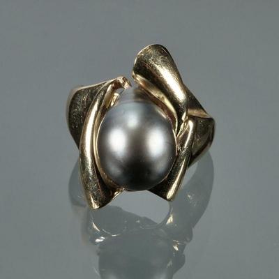 LIMOGE BAROQUE SEED PEARL & 14K GOLD RING | Designed as a central baroque pearl (14.5 x dia. 10.25 mm) in a contemporary linen fold...
