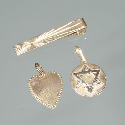 (3pc) 14K GOLD PENDANTS & TIE CLIP | Including a mixed religion charm (one side impressed "Saint Christopher Protect Us"...