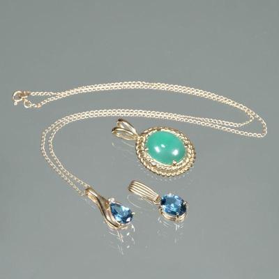 (3pc) GEMSTONE & 14K GOLD PENDANTS | Including a green cabochon chalcedony pendant in a (tested to) 14k gold wire work surround (1.25...