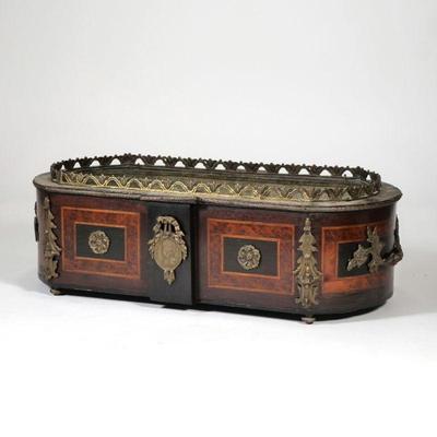 FRENCH INLAID JARDINIERE | Inlaid in contrasting woods, with lead liner and applied handles and mounts - l. 18.5 x w. 10 x h. 6 in.

