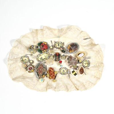 MINIATURE TABLE CLOTH DISPLAY | With miniature Quimper, food displays, etc.

