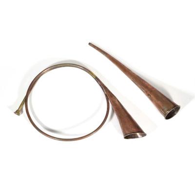 (2pc) ANTIQUE COPPER HUNTING HORNS | No apparent markings - l. 19 in. (largest)

