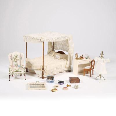 FANCY DOLLHOUSE MINIATURE GROUPING | Fancy dollhouse miniature furnishings and accessories, including a four poster bedstead with lace...