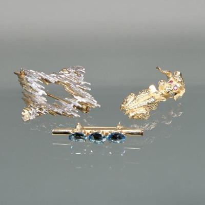 (3pc) 14K GOLD PINS | Including a MCM or Brutalist style pin with white gold over yellow gold (2 in., 9.8g); a pin in the form of a...