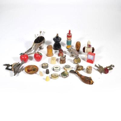 COLLECTION ANTIQUE SEWING ITEMS | Including pincushions, pin boxes, etc.

