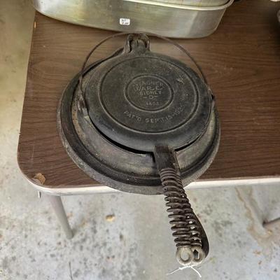 1925 series waffle maker has all of the parts with it