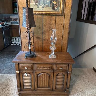 This stereo/radio does work but needs some tlc