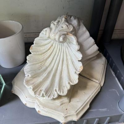She’ll motif wall shelves