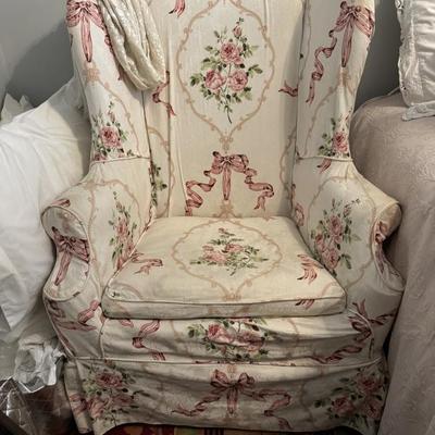 Slipcovered armchair 