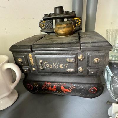 Vintage ceramic wood stove cookie jar