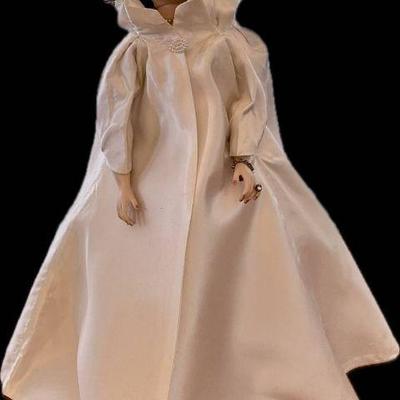 Lot 005a-ER: Vintage Madame Alexander Jackie Kennedy Doll

Features: 
•	Freshly coiffed, re-assembled with new elastics, and recently...