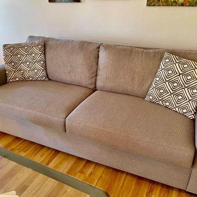 Lot 010-LR: Kroehler Sofa

Features: Matches the Kroehler easy chair in Lot 009
•	Sturdy, comfortable and stylish
•	Storied Kroehler...