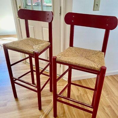 Lot 014-K: Bar Stool Duo

Features: 
•	A pair of shabby-chic style red-painted bar stools
•	Woven seats (rush)

Dimensions: 17 ¾”W x 13...