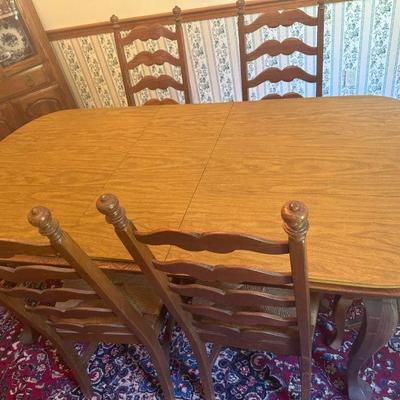 Fine Oak Table With (6) Chairs
