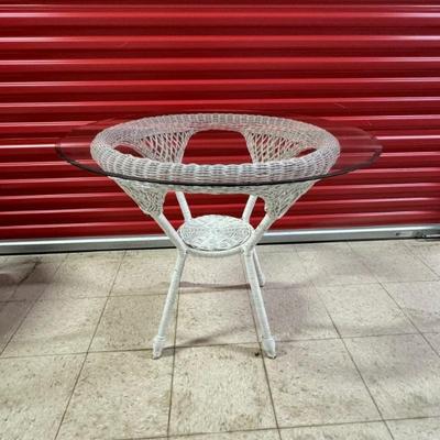 Vintage classic round white wicker breakfast table. Just add your chairs for a gorgeous breakfast dinette! Beveled glass top measures 25”...