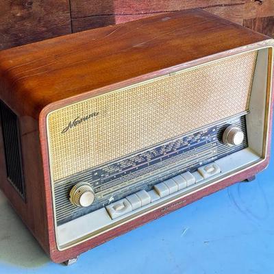 Delmonico Norrum Radio **TESTED**
