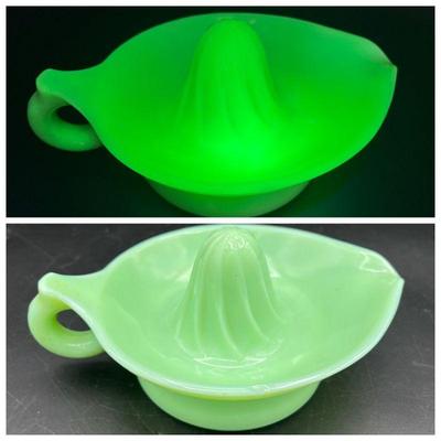McKee Jadeite Juicer 4 with Ultraviolet Glow - Imperfect
