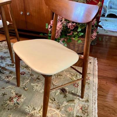 Stanley Mid Century China Cabinet, we have the table 4 chairs and the sideboard