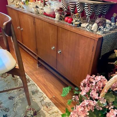 Stanley Mid Century China Cabinet, we have the table 4 chairs and the sideboard