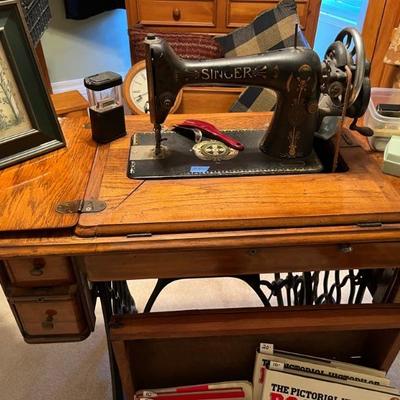 SINGER SEWING MACHINE IN CABINET