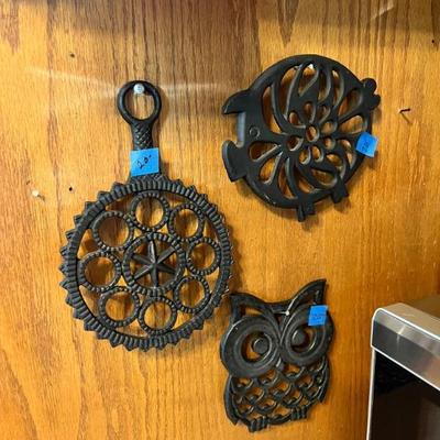 VINTAGE IRON TRIVET