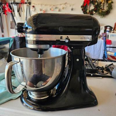 Kitchen Aid Artisan Mixer, No Additional Attachments
