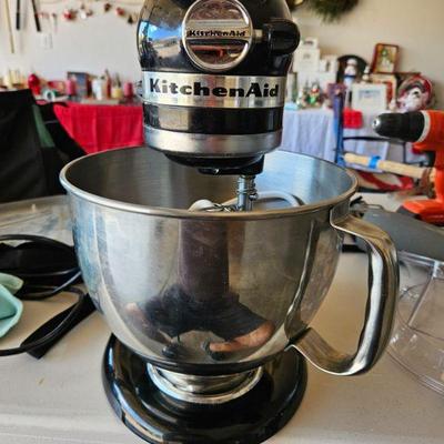 Kitchen Aid Artisan Mixer, No Additional Attachments