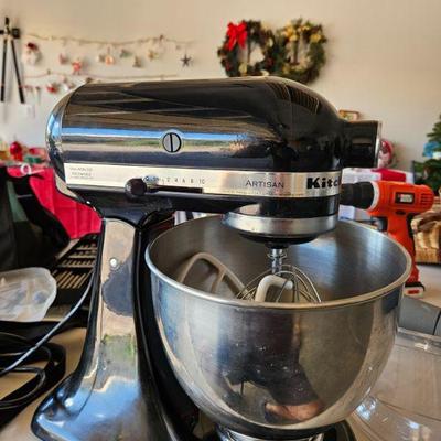 Kitchen Aid Artisan Mixer, No Additional Attachments
