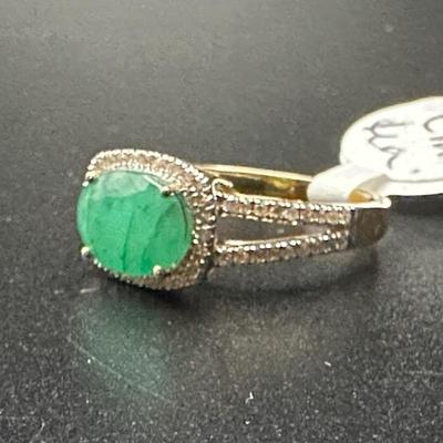 Emerald and diamonds on 14k gold setting