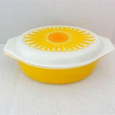 Discontinued Pyrex Daisy Casserole Dish .jpg