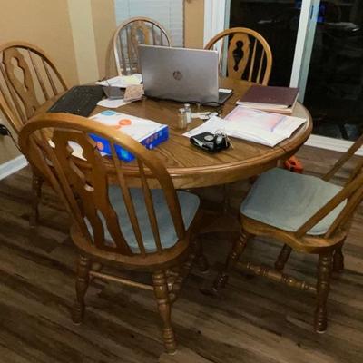 Table & 6 chairs 