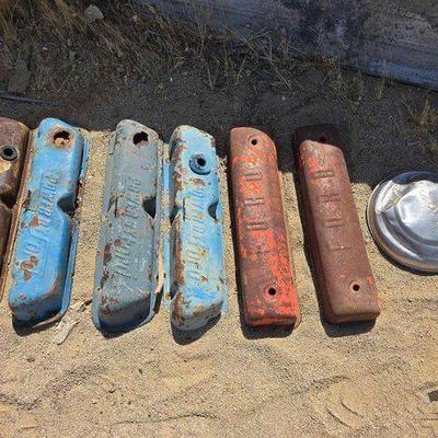 #3516 • (6) Ford Valve Covers and (1) Hub Cap
