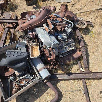 #3522 • Engine with Parts
