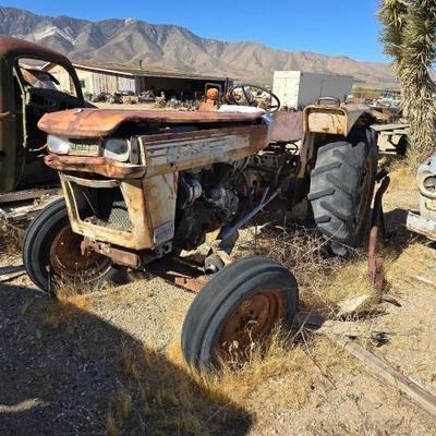 #424 • White Feild Boss 55 Tractor
