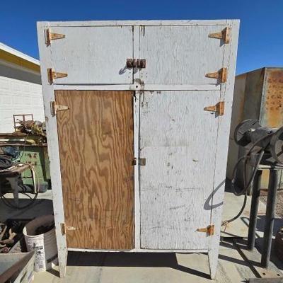 #1022 • Wooden Cabinet
