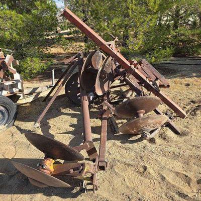 #4124 • Farm Disc Tractor Implement
