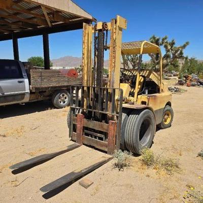 #222 • Hyster Challenger 80 Forklift
