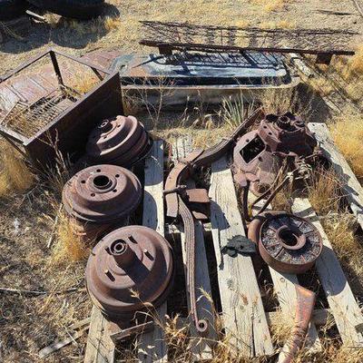 #3060 • Ford Transmission Case, Drum Brakes, Leaf Spring, Gas Tank
