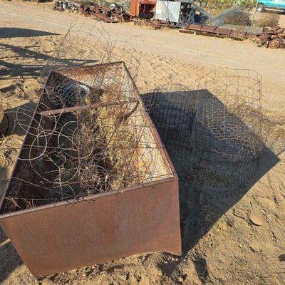 #4103 • Steel Planter with Trellises and Chicken Wire
