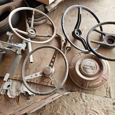 #3338 • 4 Steering Wheels, 2 Spouts, Hubcab and Brackets
