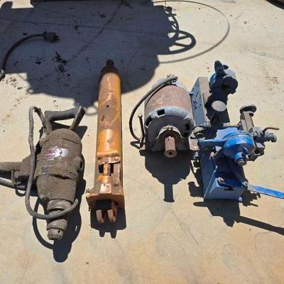#1050 • Pipe Threader, Hydraulic Jack and Van Dorm Heavy Duty Electric Drill
