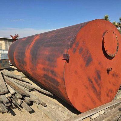 #2576 • 17' x 7 ' Water Tank
