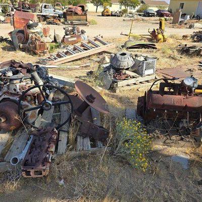 #2562 • 2 Ford Engines and Parts

