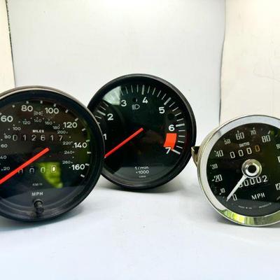 (3) Speedometers
