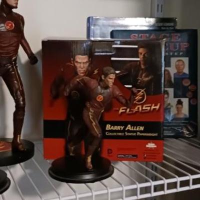 Flash and Green Arrow statues